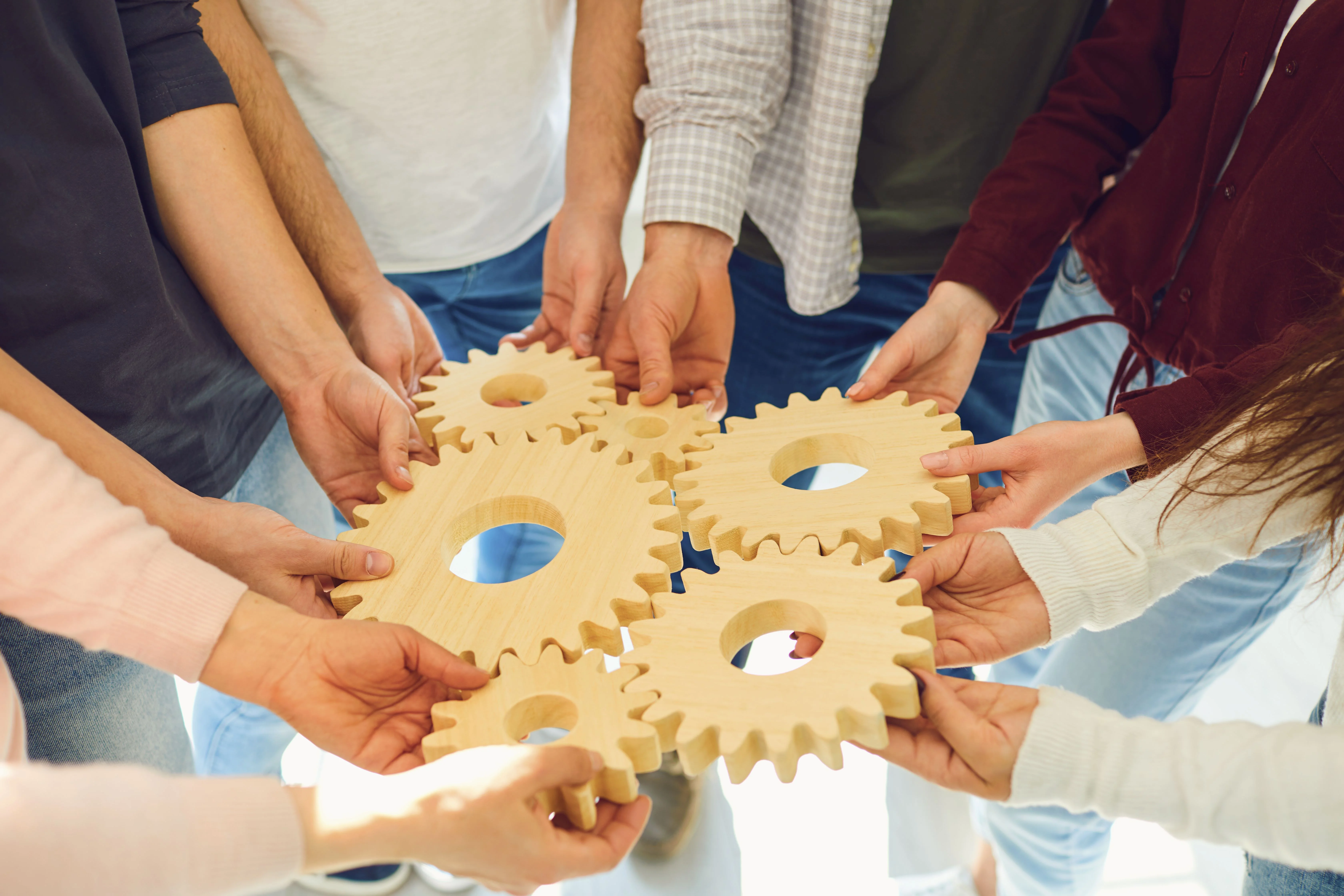 Zahnräder ineinander greifend